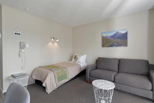 Aden Motel image 43